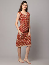 Women Feather Print Sleeveless Nighty With Pocket - Brown