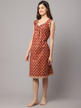 Women Feather Print Sleeveless Nighty With Pocket - Brown
