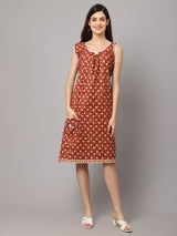 Women Feather Print Sleeveless Nighty With Pocket - Brown